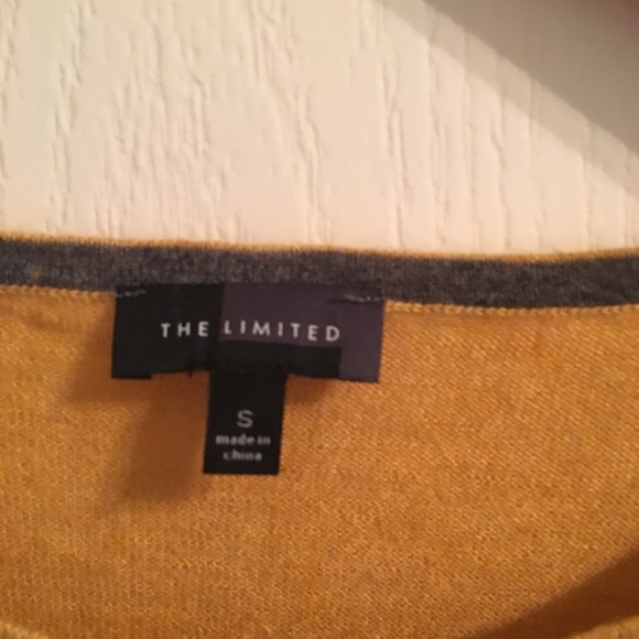 The Limited light quarter length sweater - Picture 3 of 4